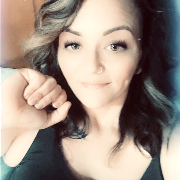 Meet your Posher, Brooke - Picture 1 of 1